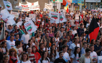 PROST e ăla de-ajută poporul român!