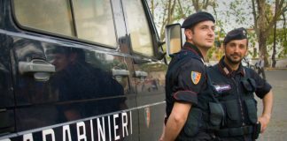 Revolutie in Italia! Politia fraternizeaza!
