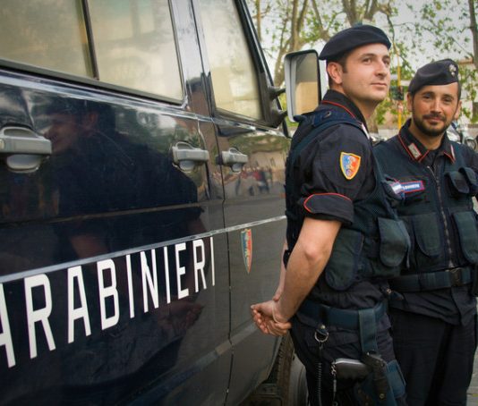 Revolutie in Italia! Politia fraternizeaza!