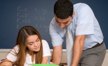 Profesorul imi face avansuri