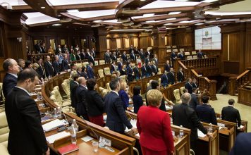 Politicienii au ingropat leul