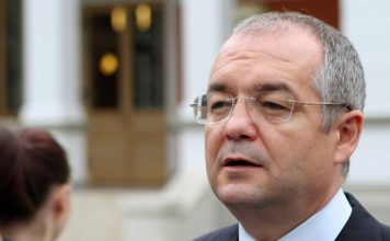 Seres: “Boc este o carpa si o marioneta”