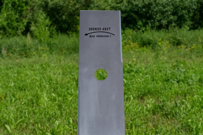vegetatia-medie-mare-nu-are-nicio-sansa-in-fata-acestui-disc-de-motocoasa.jpg